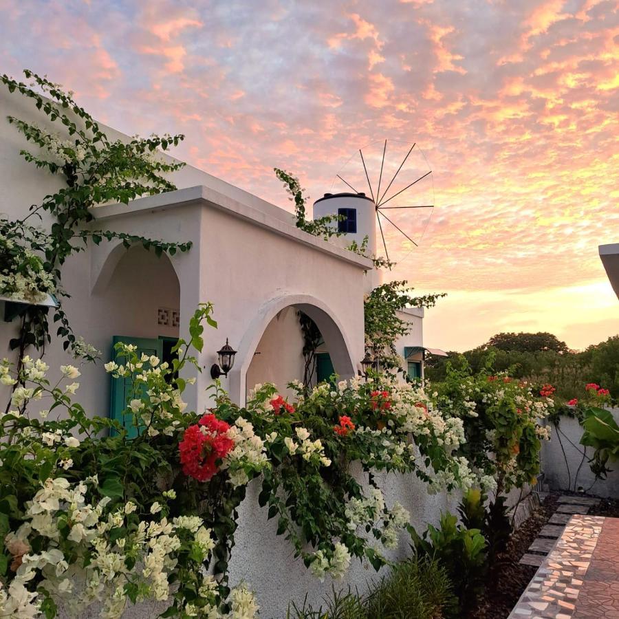Anjo Maumere Hotel & Restaurant Exterior foto